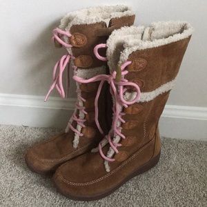 Girls size 1 boots.